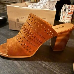 Qupid chestnut suede Women's Tan Heeled Mules